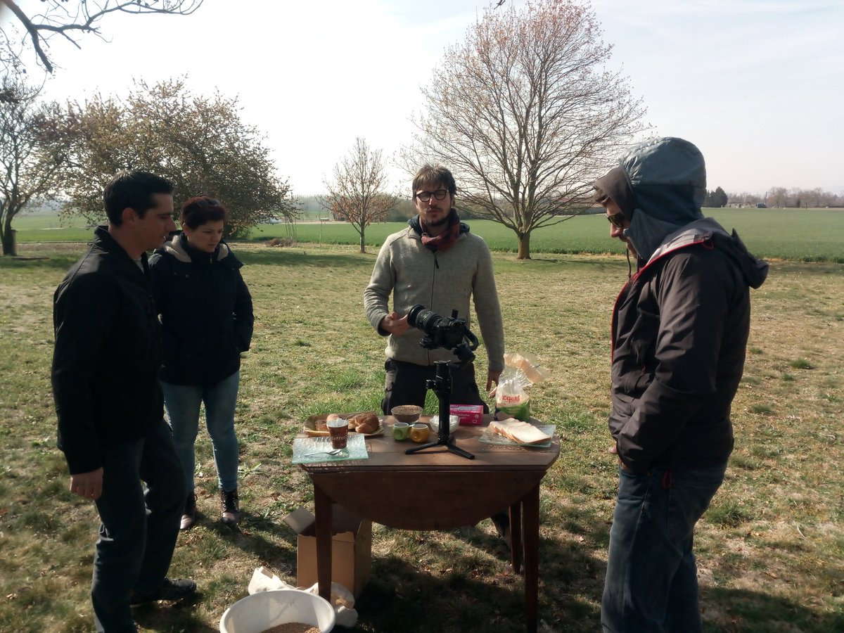 PierrePicard03's tweet photo. Aujourd'hui je suis dans le #puydedome avec #etienne et les #ja63 pour la suite du film #terresinnovantes pour les #JA_AU_RA . encore de jolie paysages et des bons produits #jaquets #betteraves #cereales https://t.co/3kYwHFOPBQ