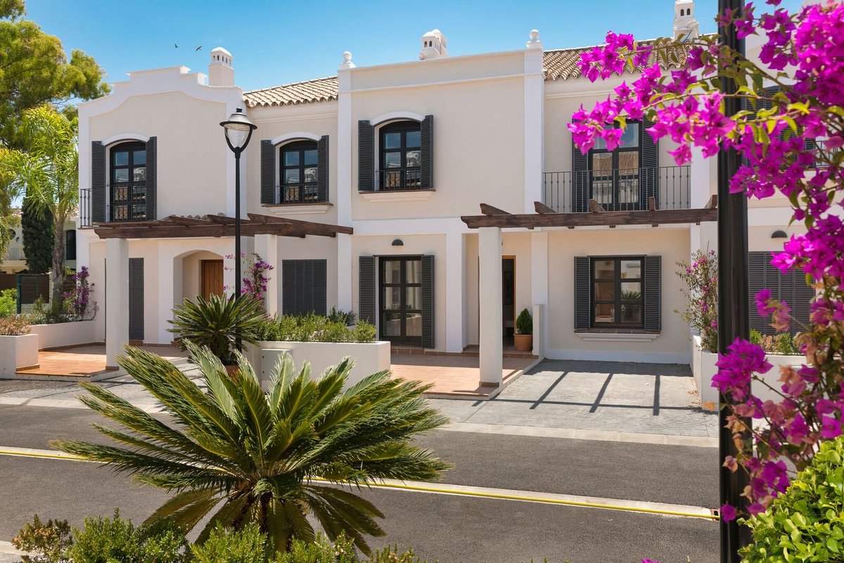 4mostProperty's tweet photo. Very pretty, spacious and well-equipped townhouses on 2 levels. The houses all come FULLY REFURBISHED and ready to move in. Offering lots of space and with a genuine feeling of being at home here. ➡️️ https://t.co/H9NmHPn7qE #movingabroad #spain #malaga #propertylisting https://t.co/LGFDPPX8hN