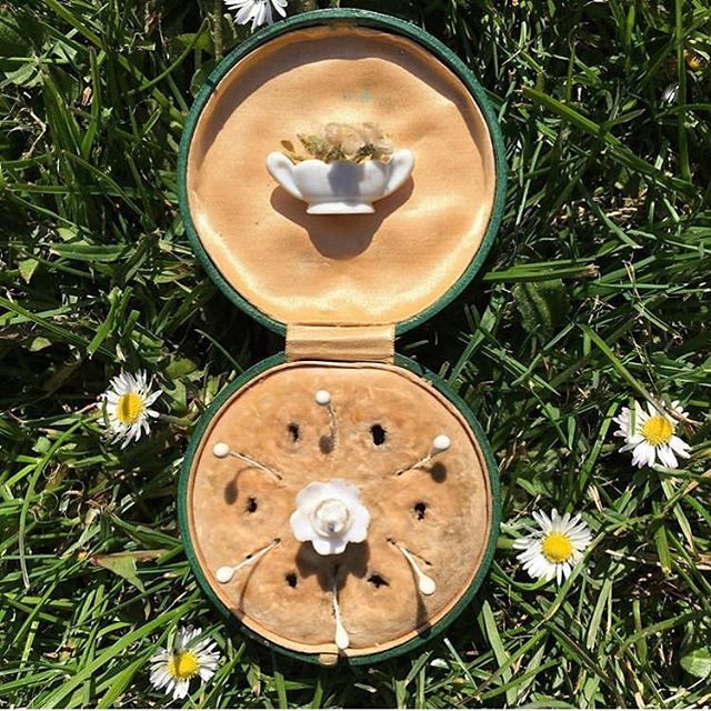 CrossStreetArts's tweet image. Wish. Beautiful new protection box by Paula Fenwick Lucas. It feels as hopeful as Spring 🌼
.
#protectionbox #protectionseries #artist #wiganart #artinwiganborough #art #sculpture #assemblageart #foundobject #hope #spring #protection #artistatwork #wi… bit.ly/2GhnRpX