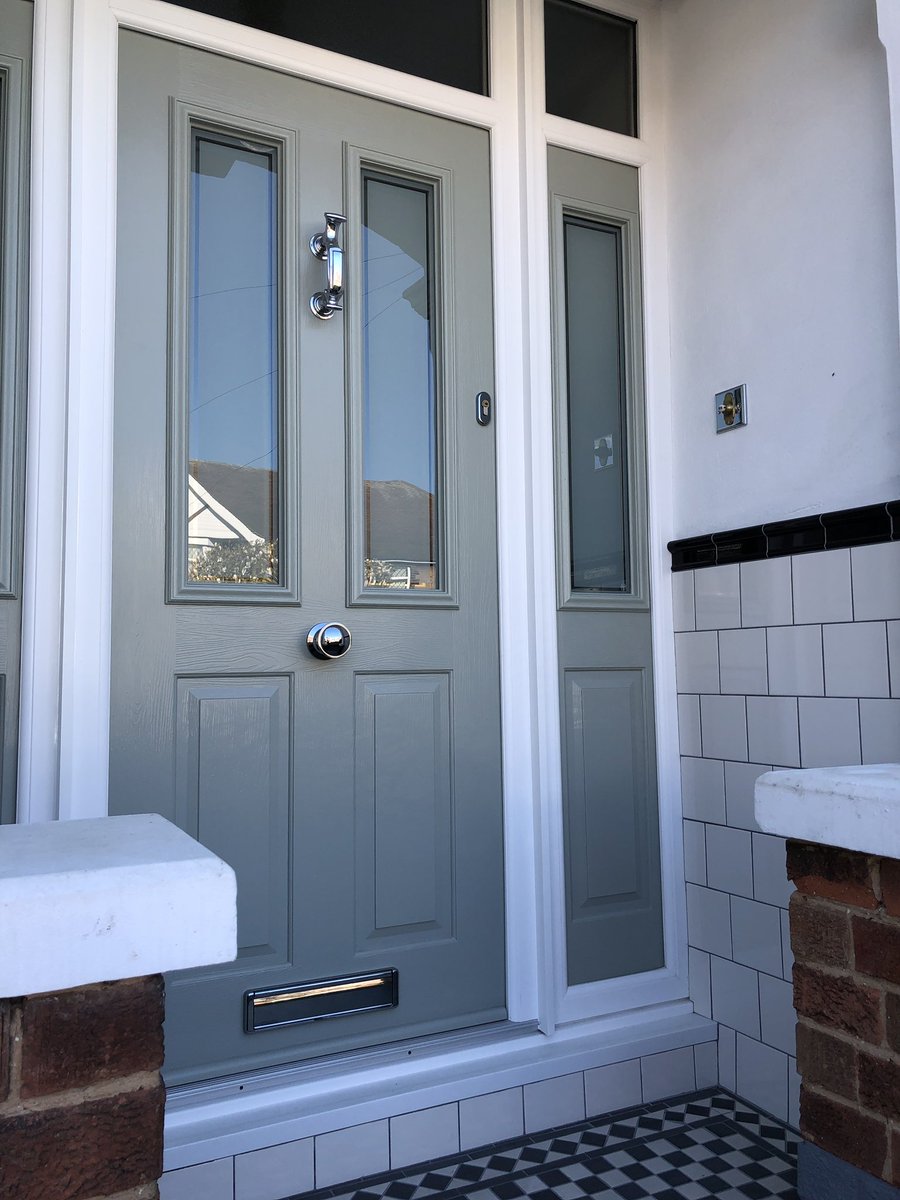 EliteWindowsGY's tweet photo. I doubt you will find a better looking @SolidorLtd installation than this little jem fitted in #Grimsby #beautiful https://t.co/dbJLHoex0U