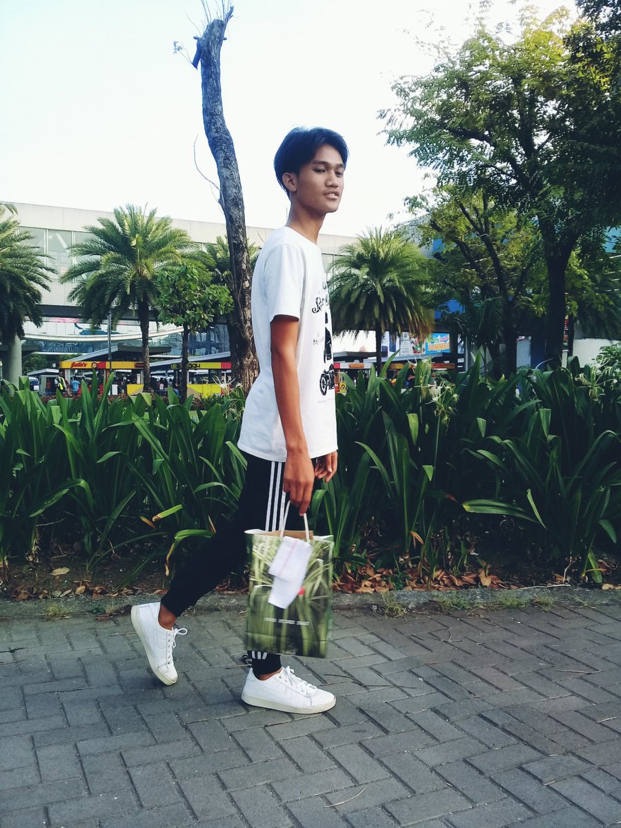 JosefaMuah's tweet photo. Let's go SHOPEE😂😂😂 https://t.co/jHyxXfGeBl