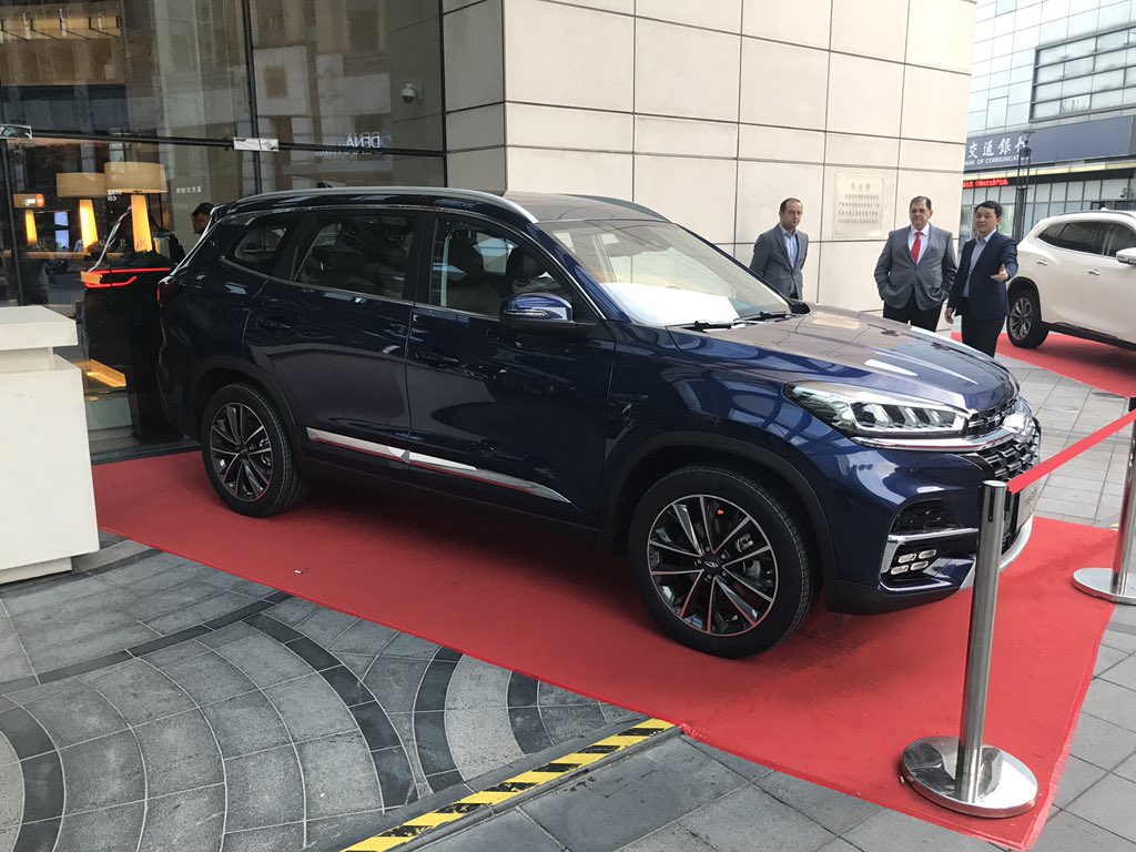 AutoblogUY's tweet photo. Autoblog está en Shanghái junto a @Cheryautos para el #ShanghaiAutoShow2019. Podés seguir el viaje en nuestras stories de Instagram. Acá en imágenes, #Tiggo8 y #ExeedTXL, los dos SUVs más lujosos de Chery. ¿Te gustaría verlos en Uruguay? #AutoblogEn🇨🇳 https://t.co/rzstls9Dvf