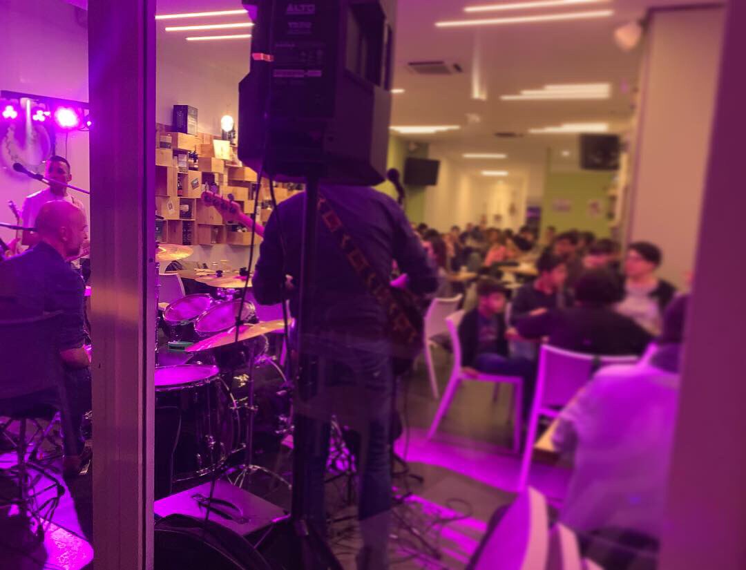 LiveTkm's tweet photo. #tabskillersmachine #tkm #sudoccidentalesicula #livetour2019 #sud #sudcomiso #comiso #12aprile2019 #live #rock #band #staytuned #enjoy https://t.co/iRk0kGqCXD