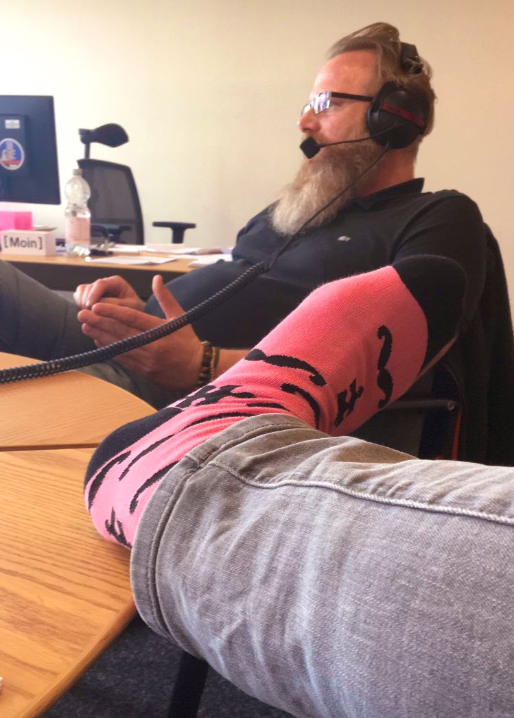 zweikrprproblem's tweet photo. 🎧 ZKPB 15 und 16 im Schnitt 🎧

ZKPB 015 erscheint pünktlich zum Wochenende und 016 in zwei Wochen. Und...wir tragen jetzt #pinksocks 

#podcast #digitalhealth @Medizindidaktik @GennatMarkus https://t.co/RKPHtvrrAy