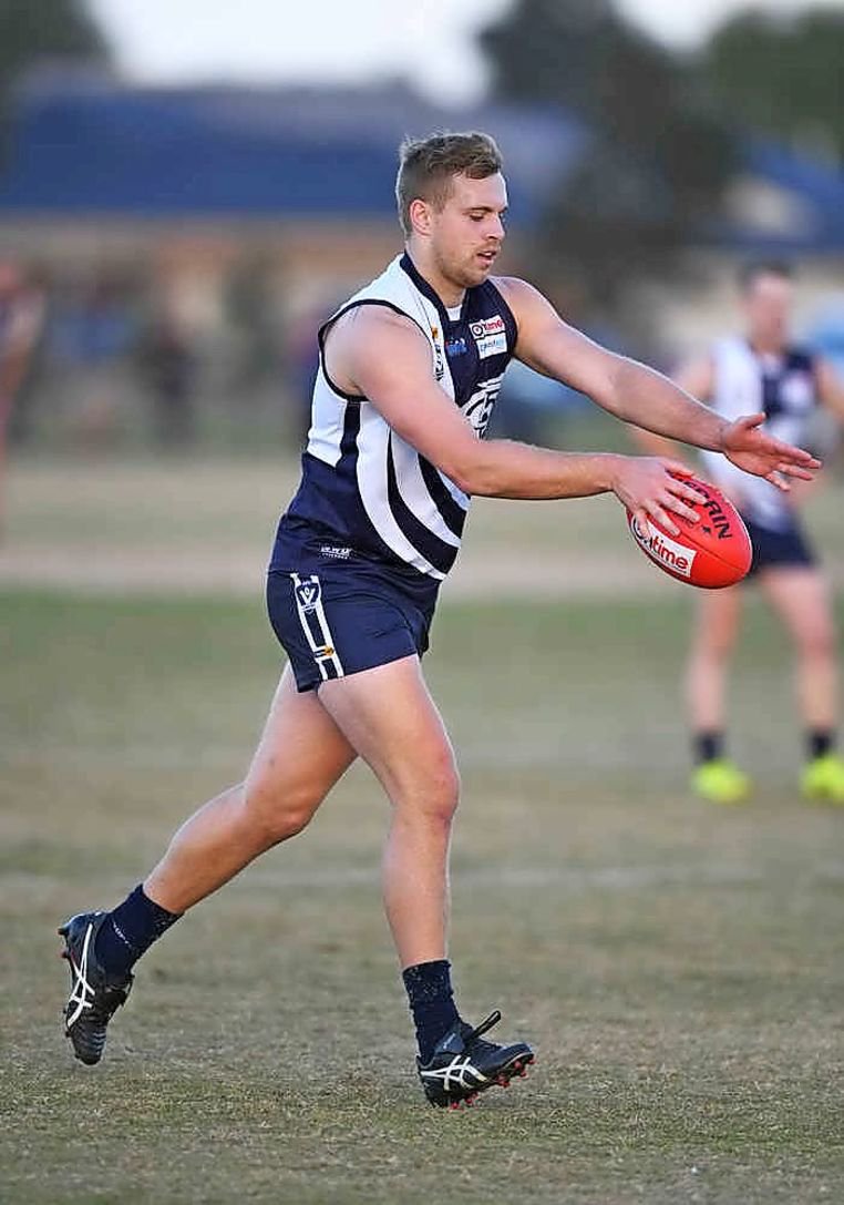 starweeklysport's tweet image. .@centralsfnc’s perfect start to the season continued with a big win against Lancefield in the @RDFNL. ow.ly/Zj6O30oqDc2