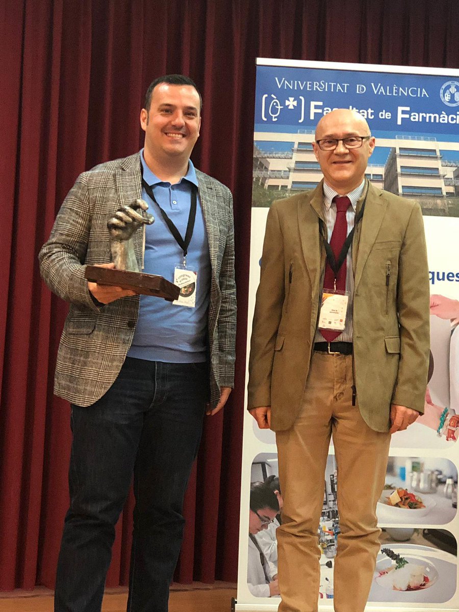 El #chef Jose Manuel Miguel de #restaurante <a href="/BeatCalpe/">BeatCalpe</a> 1 #EstrellaMichelin, recibió Premio Sapiña a la Innovación x la Asociación de Ciencias Gastronómicas de  Universidad de València en el marco del II Congreso de Ciencias Gastronómica ow.ly/pta530oklRl <a href="/CookBookHotel/">The CookBook Hotel</a>