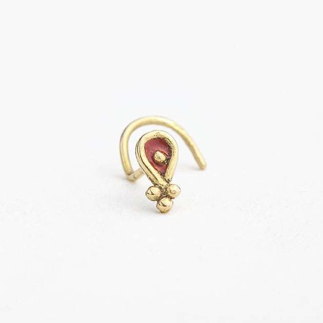 MeiravNiv's tweet photo. Tiny nose stud with red enamel.
.
.
.
.
#nosestud #tinynosestud #yellowgoldjewelry #tribaljewelry #tragus #yogagirl https://t.co/nf797ZdX6S https://t.co/iqtEYl5qMa