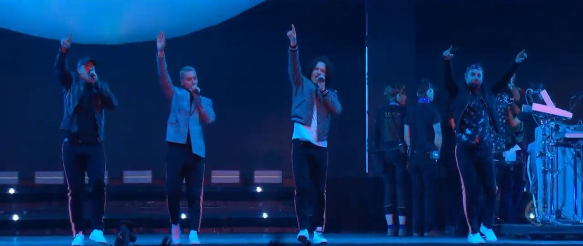 LanceBassCntrl's tweet photo. How AMAZING was @NSYNC’s appearance with @ArianaGrande at #Coachella?!! Boys y’all killed it!! @LanceBass @JCChasez @realjoeyfatone @IamCKirkpatrick https://t.co/v70kUONrjv
