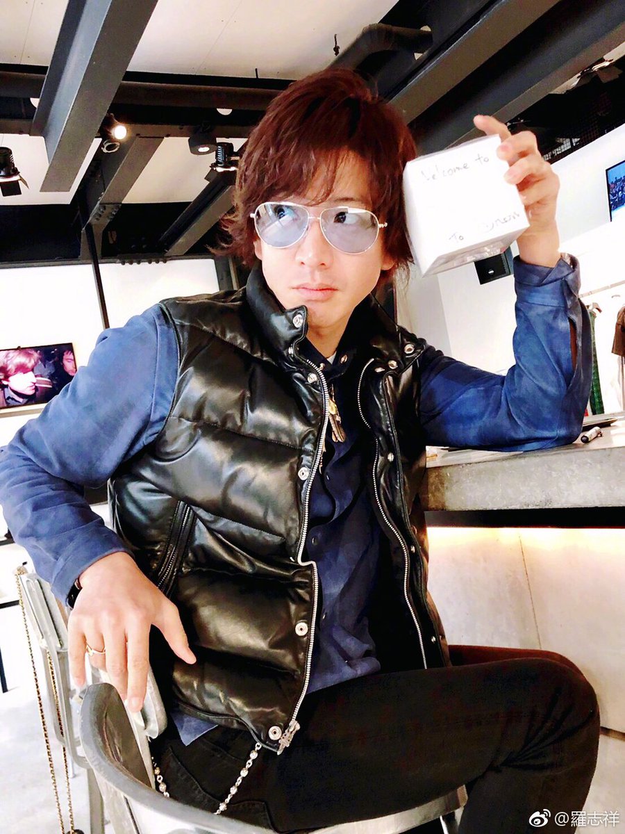 恍惚的猫 C C 谢谢木村拓哉先生送礼物签名给我 啊哈哈哈哈哈我收到了 也谢谢友人的帮忙超級超级开心 我会永远支持您的 也希望您健康平安 啊 好想看到你本人 但又有點怕因为怕见到您本人我会哭好矛盾啊 木村拓哉