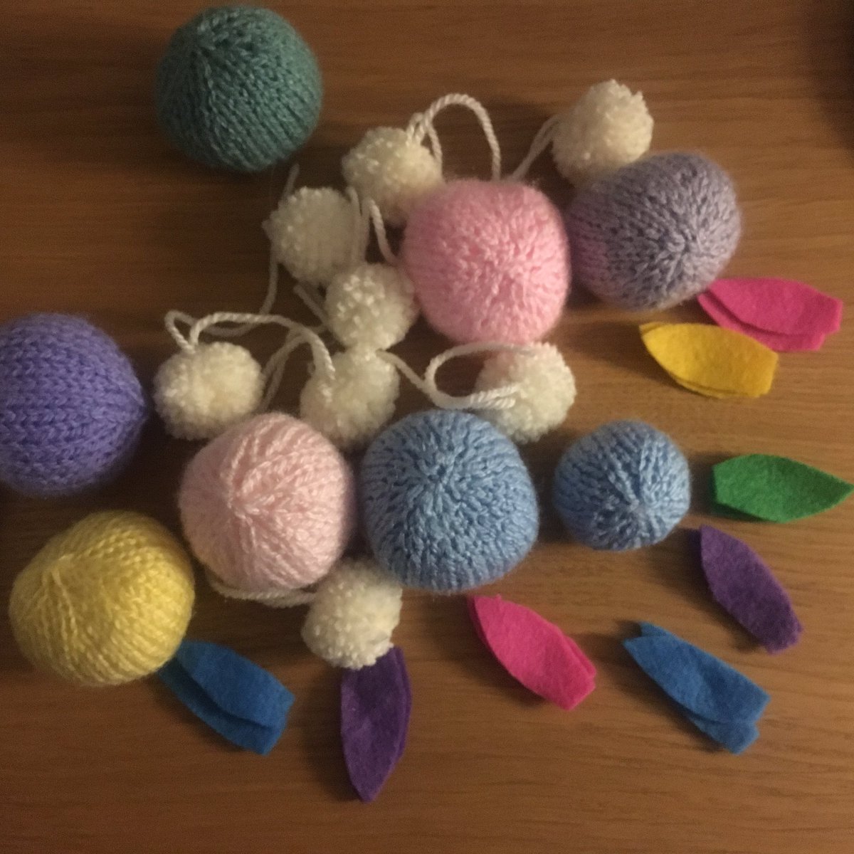 Balls balls balls! Time to decorate! #etsysellers #craftsposure #handmadeloves #babygift #knitting #knittingpattern #knittingtoys #knittedanimals #woollytales #yarnspiration #amigurumi #childrensbooks #babybooks #childrensstories #picturebooks #toddlergift #knittinggift