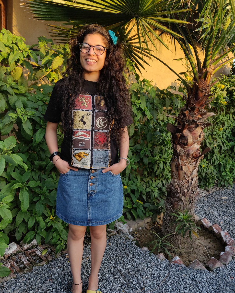 meghatron03's tweet photo. Aisa Monday jab main haste khilkhilaate hue uthi hoon woh bhi early morning at 6:25 am(kyunki 5min laptop kholne mein, lagenge). Also, Khushi jaahir karne ke liye Meri GOT tee pe gaur farmana! ๐ฅฐ๐ฅฐ
.
#WinterIsComing #WinterIsHere #gameofthronesfreak #gotlovers #GameOfThrones https://t.co/5cgRDoTzpM