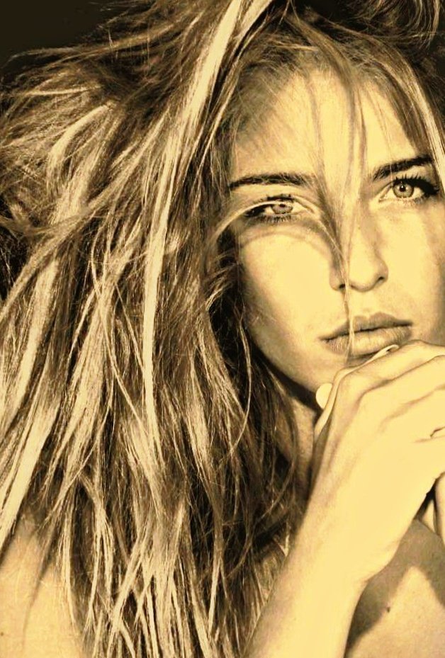 marialimajg's tweet photo. Pelo de despertarse un Lunes 🤣📸 #marialima #pic #photographer #photo #news #soon #monday #mood #portrait https://t.co/MT5DN3TDcu