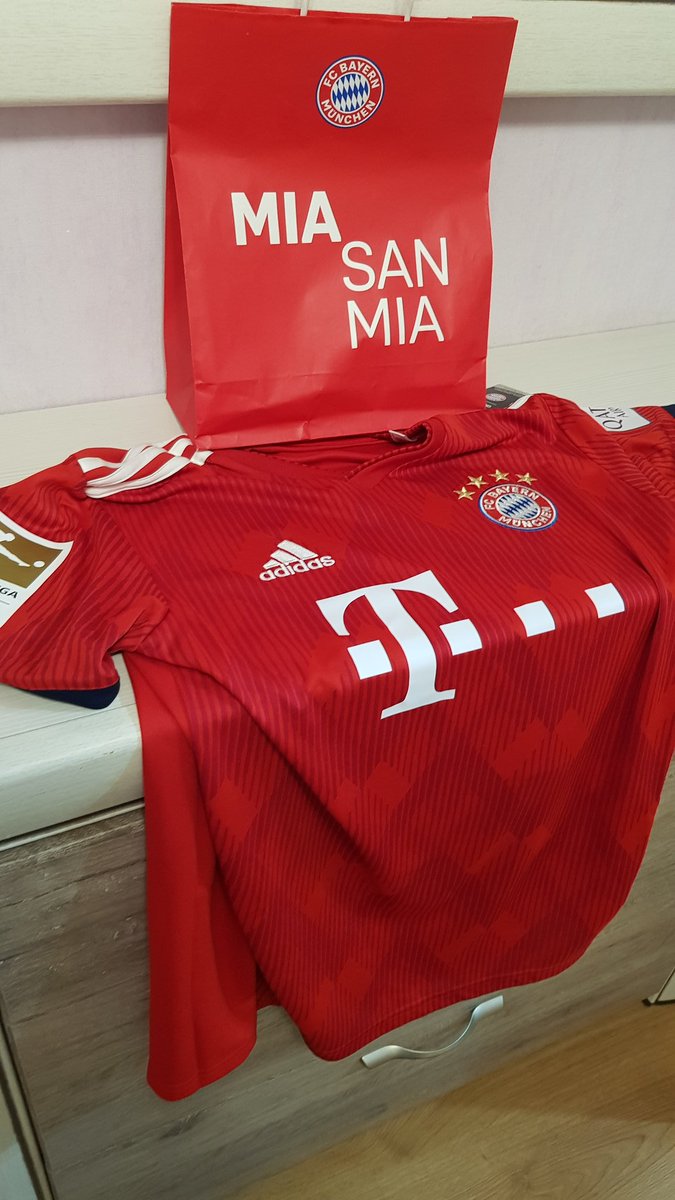 votsen's tweet photo. Ну все, теперь я точно полноценный фанат Баварии!) #Bayern https://t.co/gWp7pYdmvP