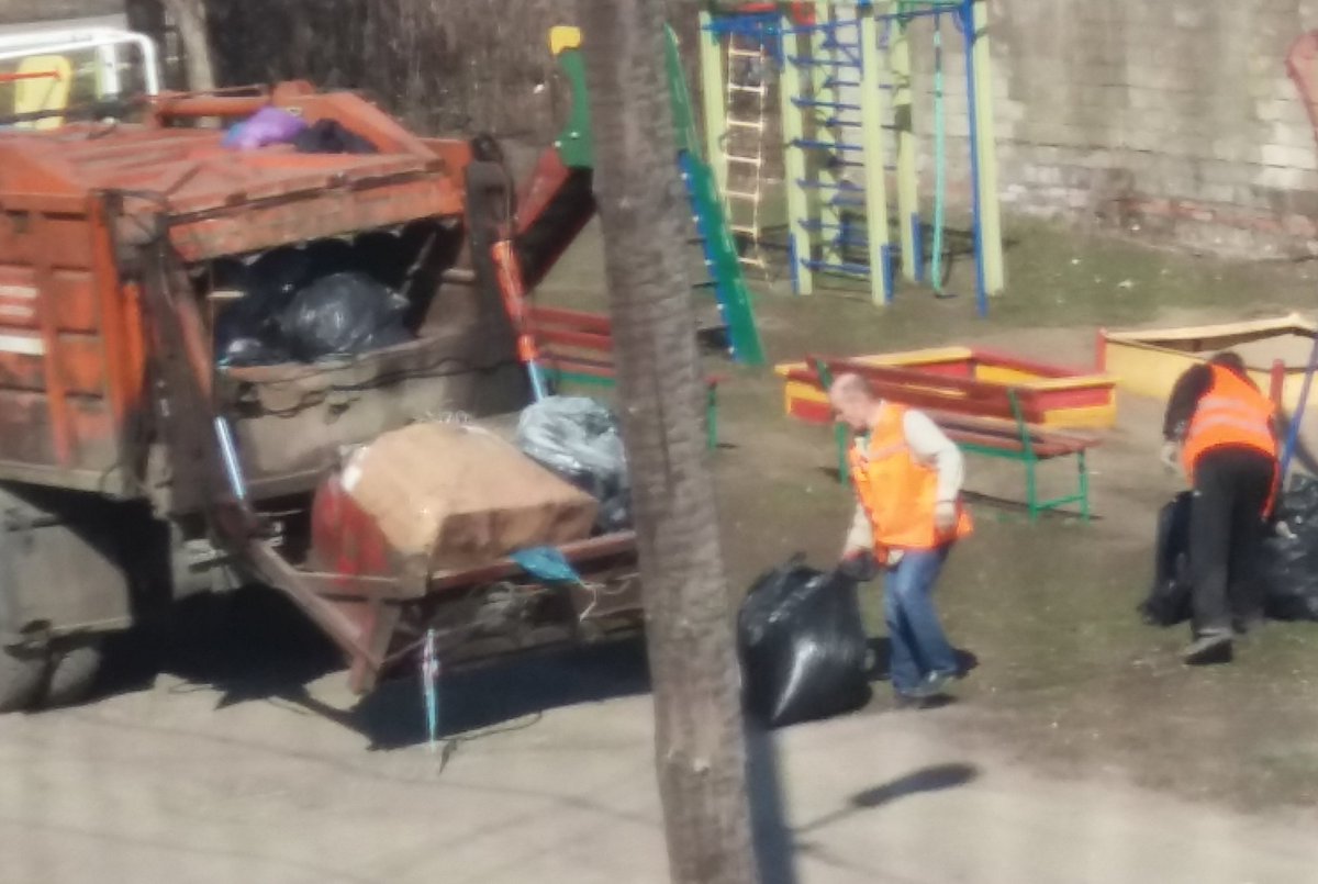 Вывоз "поведерки", захватили мусор после субботника на детской площадке. <a href="/GilliderMP/">МП "Жиллидер"</a> спасибо!