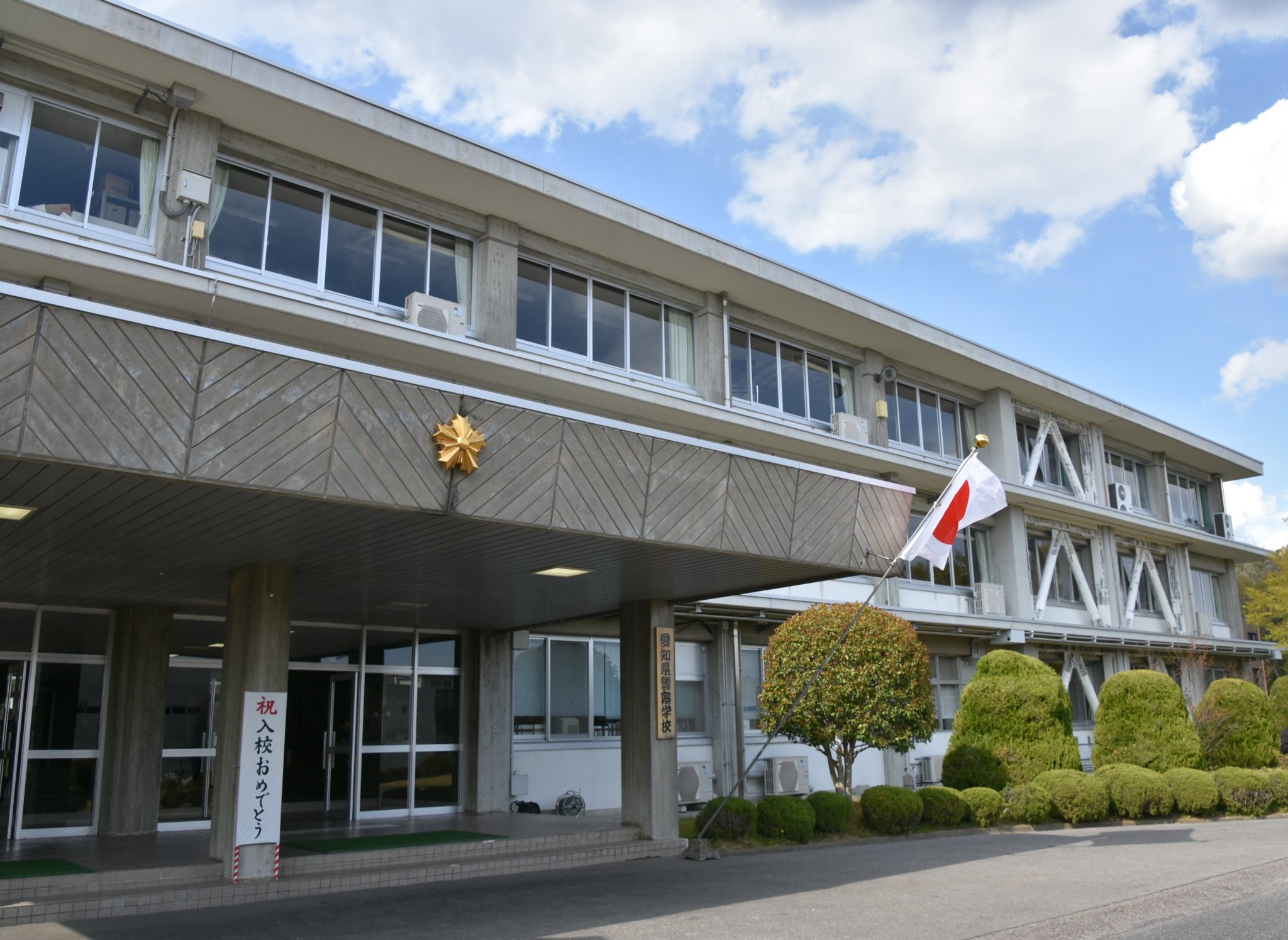 愛知県警察広報課 Twitter પર 警察学校 入校式 警察官 短期生 6クラス197人 うち女性25人 長期生 4クラス150人 うち女性17人 警察職員 1クラス46人 うち女性28人 警察官は刑法等の