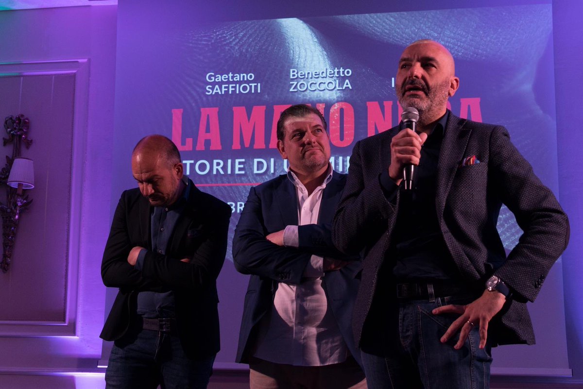 AmbrogioCrespi's tweet photo. A #LaFabbricaDeiLeader con #BenedettoZoccola e #MicheleInserra abbiamo parlato de #LaManoNera - prossimamente il #film - @InserraMichele #indexproduction https://t.co/D04hoIKmoM