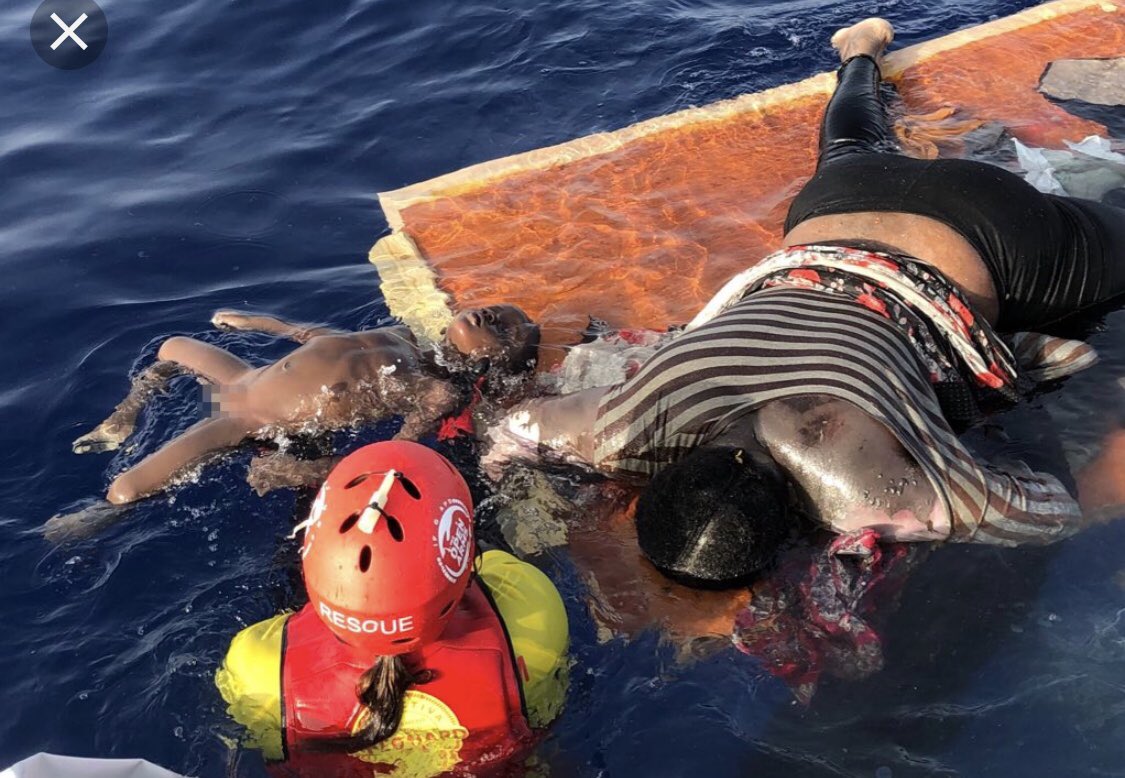 sorluciacaram's tweet photo. Vivimos un drama y no lo queremos ver #SOSHolocaustoEnElMediterraneo
Hitler liquidaba a las personas en campos de concentración y cámaras de gas
A #Europa y #España lo sale más barato:les dejan morir ahogados y además prohíben los rescates #Hipocresía #YoSoyOpenArms @freeopenarms https://t.co/20sUt1kQaK
