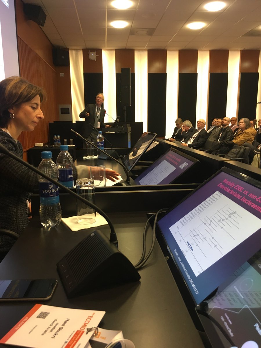 SBtotheDub's tweet photo. Dr Livermore kicking off the Accelerate integrated symposium in Hall I on now at #ECCMID2019 #legend #imgeekingout https://t.co/mn48gKIfnX