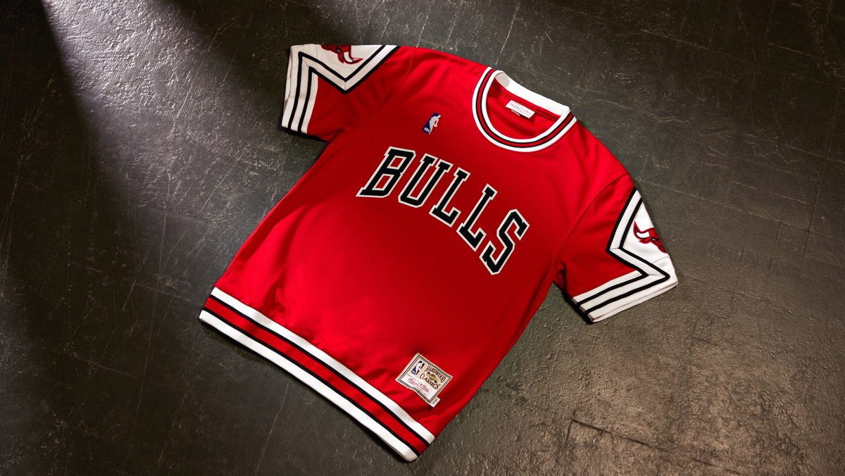 It's a classic. 😍

Shop the <a href="/chicagobulls/">Chicago Bulls</a> Hardwood classic range now at #Fanatics 👉 bit.ly/2HVnGEj #NBA
