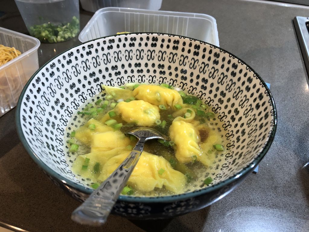 otaokitchen's tweet photo. This wonderful wonton soup can be easy dinner idea  for this autumn. Chopped meat or prawn mix with rice wine, soy, pepper, sesame oil and ginger. The broth can be a easy seasoned chicken stock. 
#dumplingparty
#autumn 
#otaokitchen
#cookingclasses https://t.co/AIYIkt5R8h