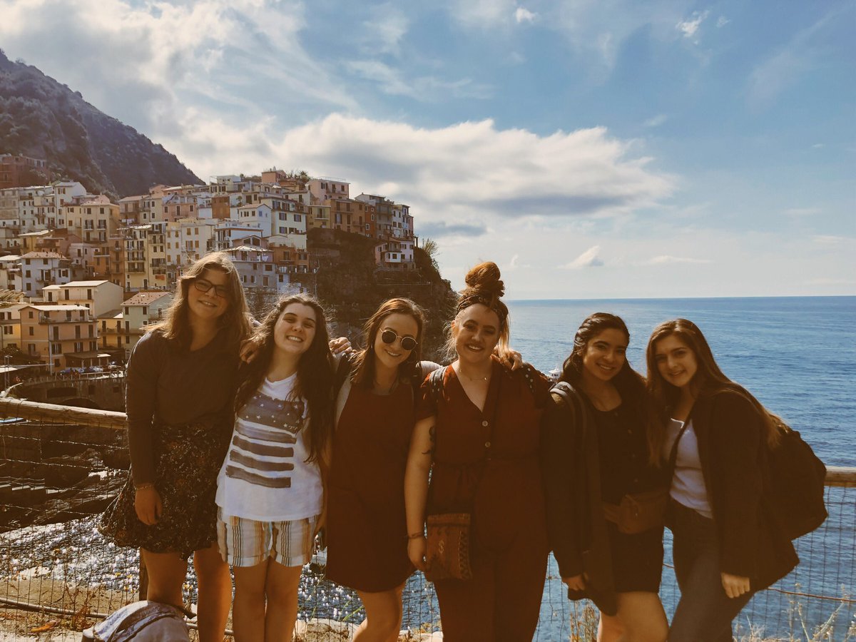 xxcaleigh_'s tweet photo. cinque terre. Italy. adore ya. https://t.co/mArb46qEH3