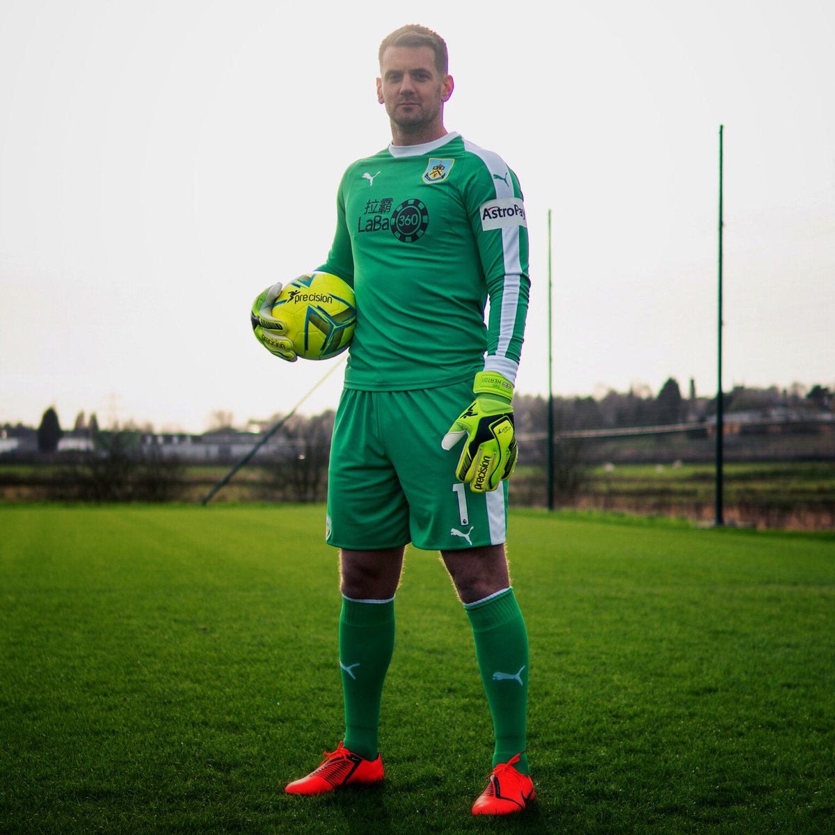 PrecisionGk's tweet photo. Happy Birthday to our man, @England and @BurnleyOfficial keeper @TomHeatonGK.

Have a great day 👊🎂#gkunion #precision #infiniteheat https://t.co/2NuYXvjMdx