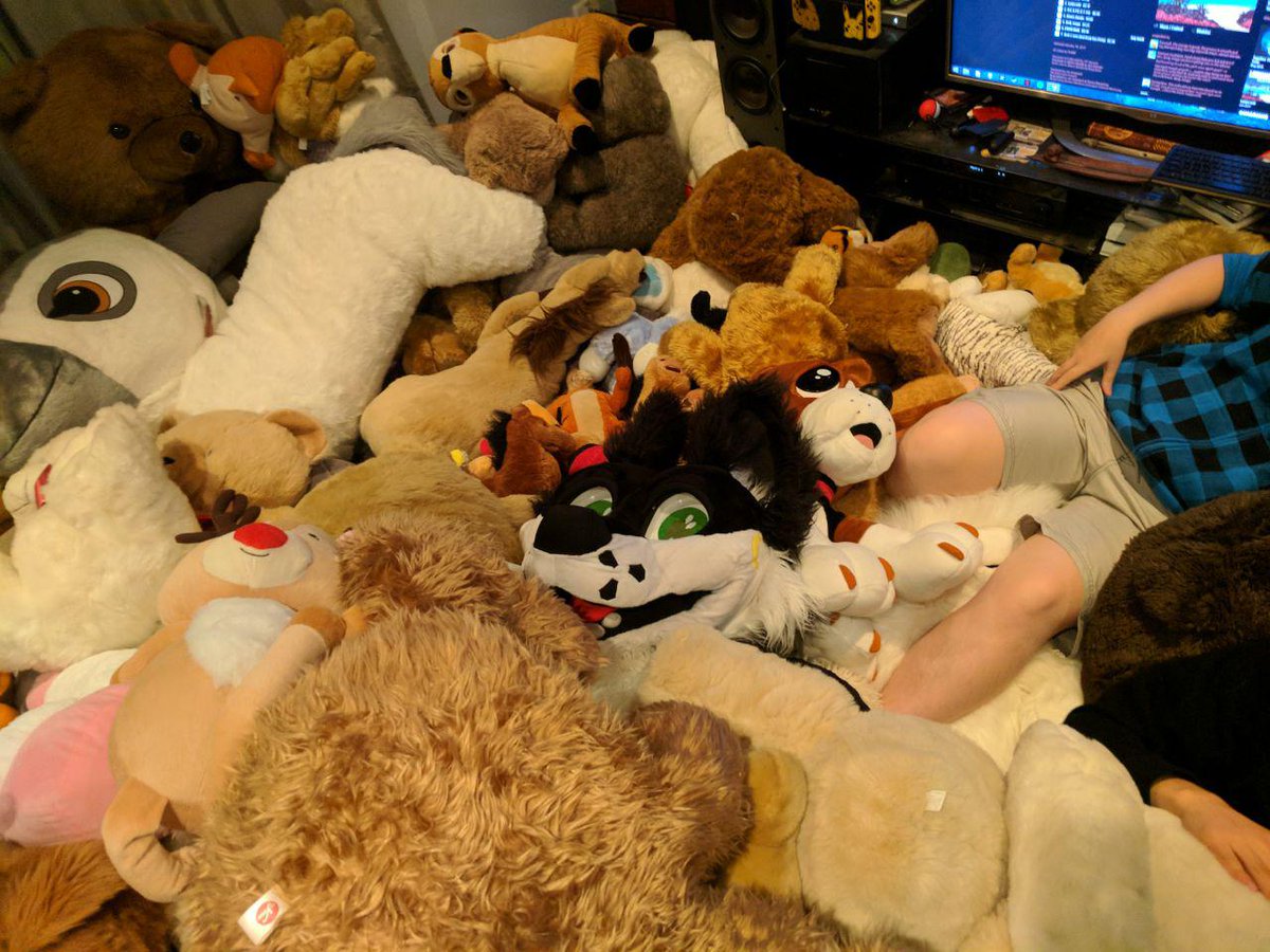 Fennles's tweet photo. Hi there! I'm Fennles, a good and kinky boy!

I just got my #plushsuit from @toy_grr and figured now's the best time to open my account!

Woof woof mutha fluffers https://t.co/5oPMB1mKWq
