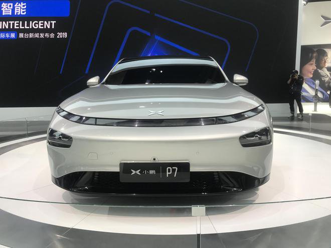 GregKable's tweet image. The XPeng P7 has been wheeled on to its stand at the 2019 Shanghai motor show. No details yet, but the new sedan has been conceived to rival the @Tesla Model 3 with a power unit similar to that of the Chinese electric vehicle start-up&apos;s existing G3 SUV.

@xmotorsglobal
#Xiaopeng
