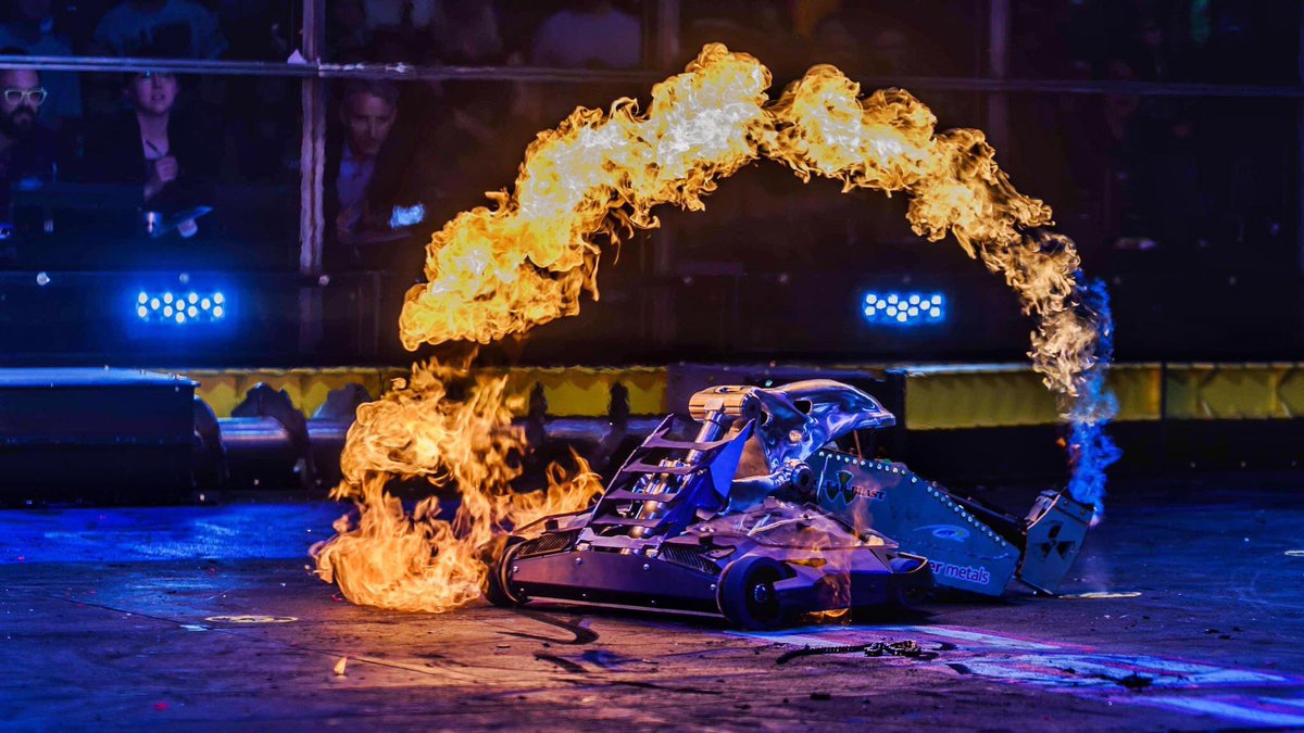 RoboChallenge's tweet photo. The first action shot of our new machine Quantum in battle @BattleBots #quantum #BattleBots https://t.co/Gc7Cqy90ma