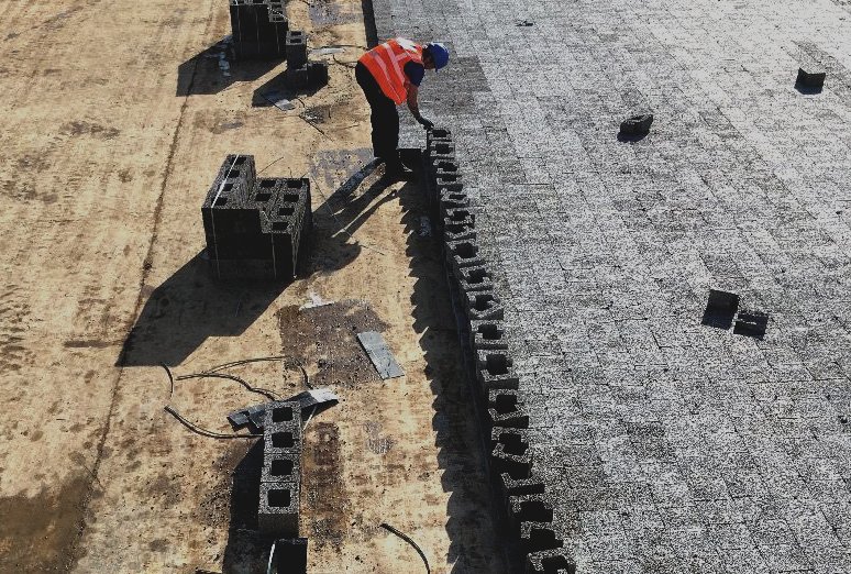 Stonbury's tweet photo. One brick, two bricks, three bricks - four
five bricks, six bricks, seven hundred bricks - more
#almostthere #happymonday #mondaymotivation #waterindustry #slowsandfilterbed #stonbury https://t.co/T75RJ5eBYc