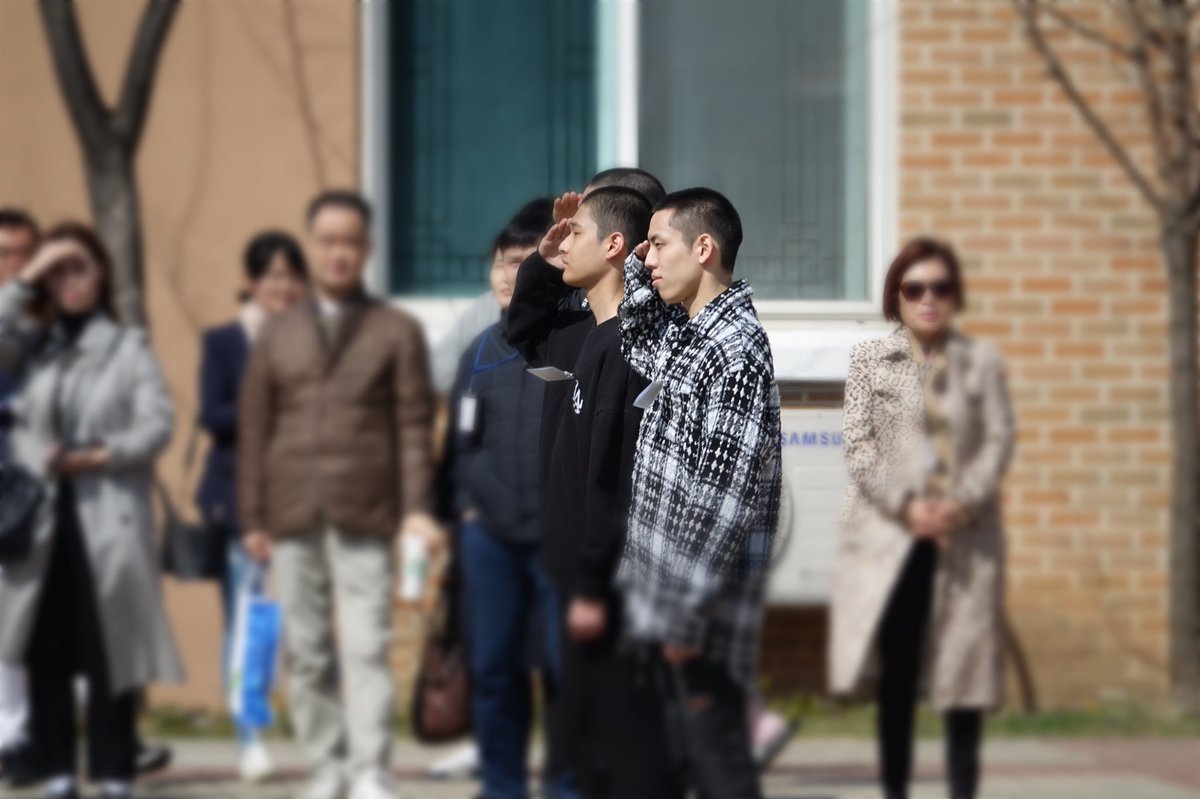 woollim_news's tweet photo. [#INFINITE][#포토] 190415 #인피니트 #장동우 입소식 현장 https://t.co/L5KMf8HBXw