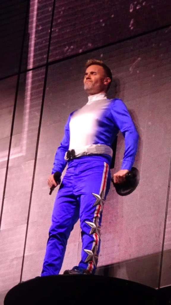 Bekijo1's tweet photo. Awwwww @GaryBarlow your face!!! Massive well done on doing something out of your comfort zone!!! Proud of u!!! (Credits to Jo Leach) hopefully as time goes on it will get easier for u xxx https://t.co/n972QKPBY6