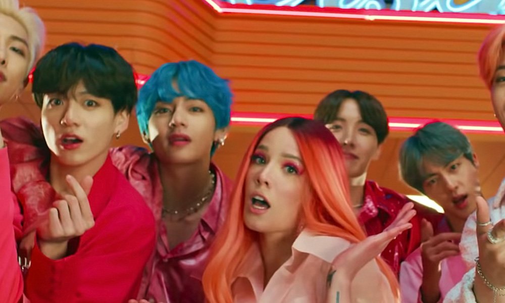Bts и холзи boy with luv. холзи и бтс. бтс boy with luv. Bts группа корейская. бтс бой виз лав.