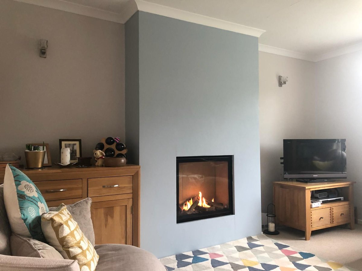 coriniumstoves's tweet photo. #InstallationImages We love this photo of our recent installation of a Dru 60XT gas stove - it really compliments this room! #CSInstallations #CoriniumStoves https://t.co/aHEX98TwpK