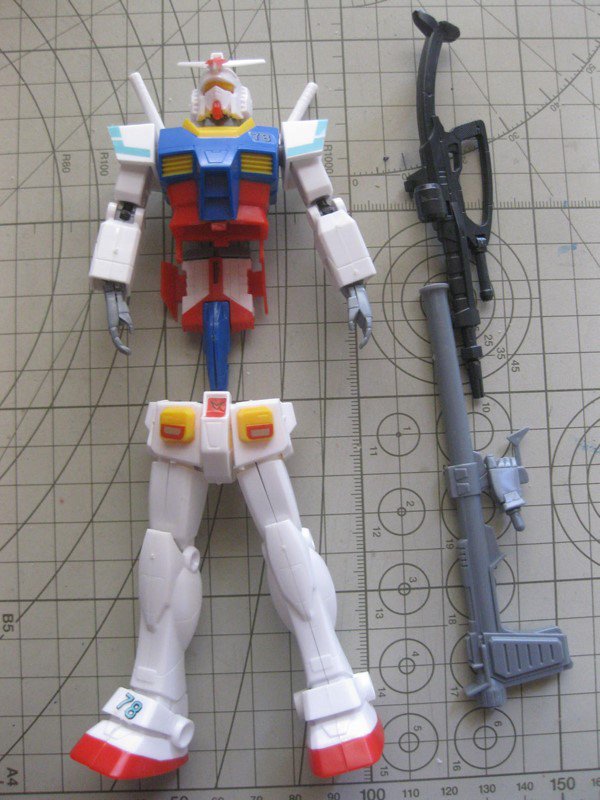 初代HGガンダムがジャンク品で売られていたので購入しました。 ビーム