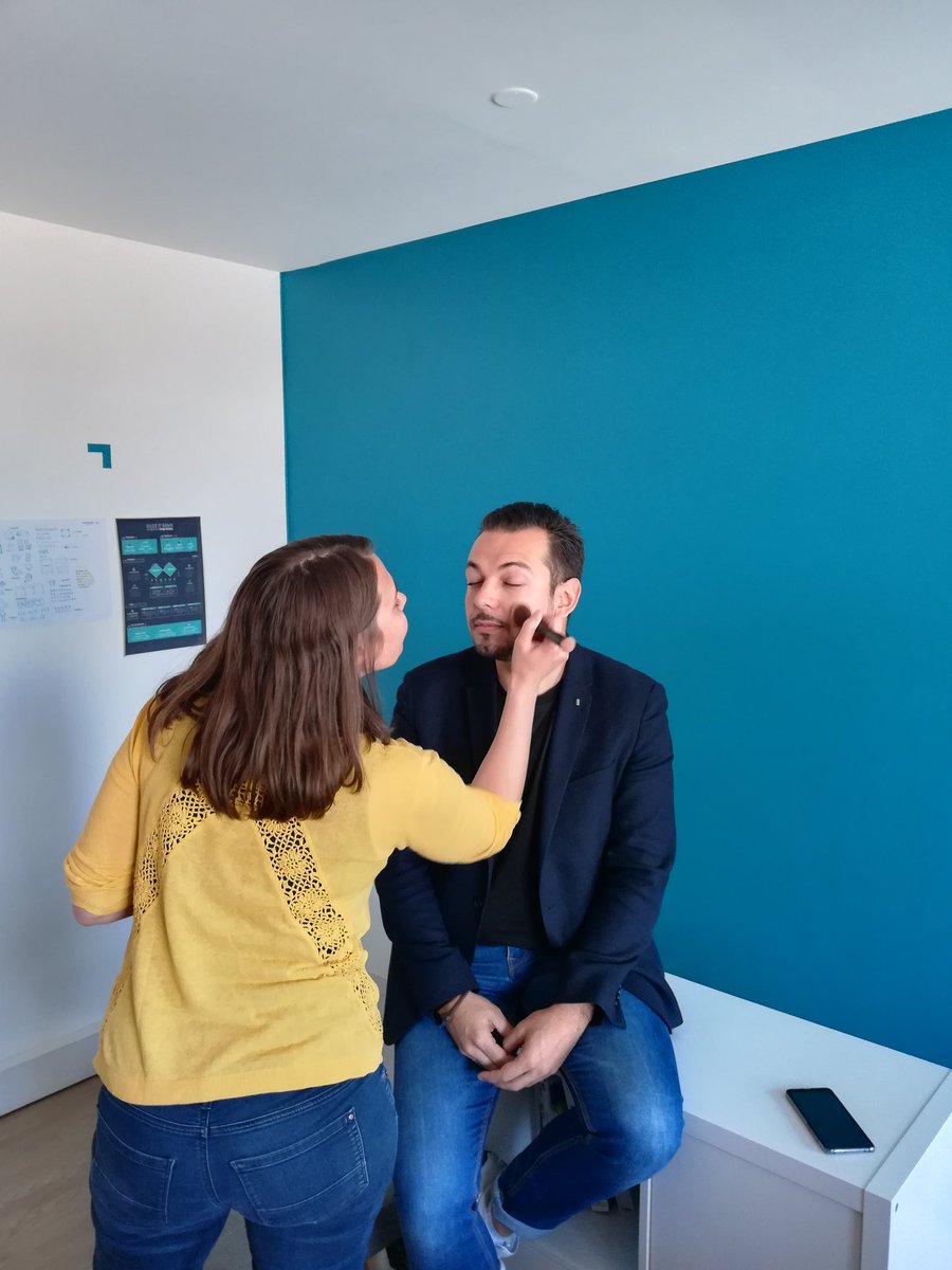 Samedi c'était séance photo pour toute la team @MakeIt_Brain 📷😎 on a hâte de voir le résultat #photodossier #lescoulisses