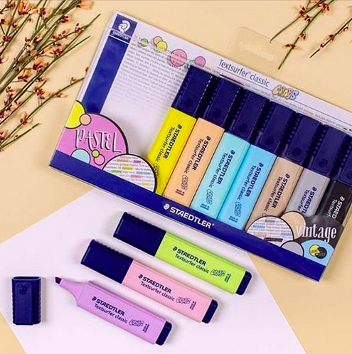 DFournitures's tweet photo. Bravo à Isabelle C. et à Hedi H.qui sont nos gagnants du WE et qui remportent une surprise du Jackpot de la Vitrine des Marques 🎁 en collaboration officielle avec la marque #Staedtler® ! Des #surligneurs dans une #ambiance #pastel 🍭 https://t.co/9CZLAa5yLR #directfournitures https://t.co/XaeTVsCMfz