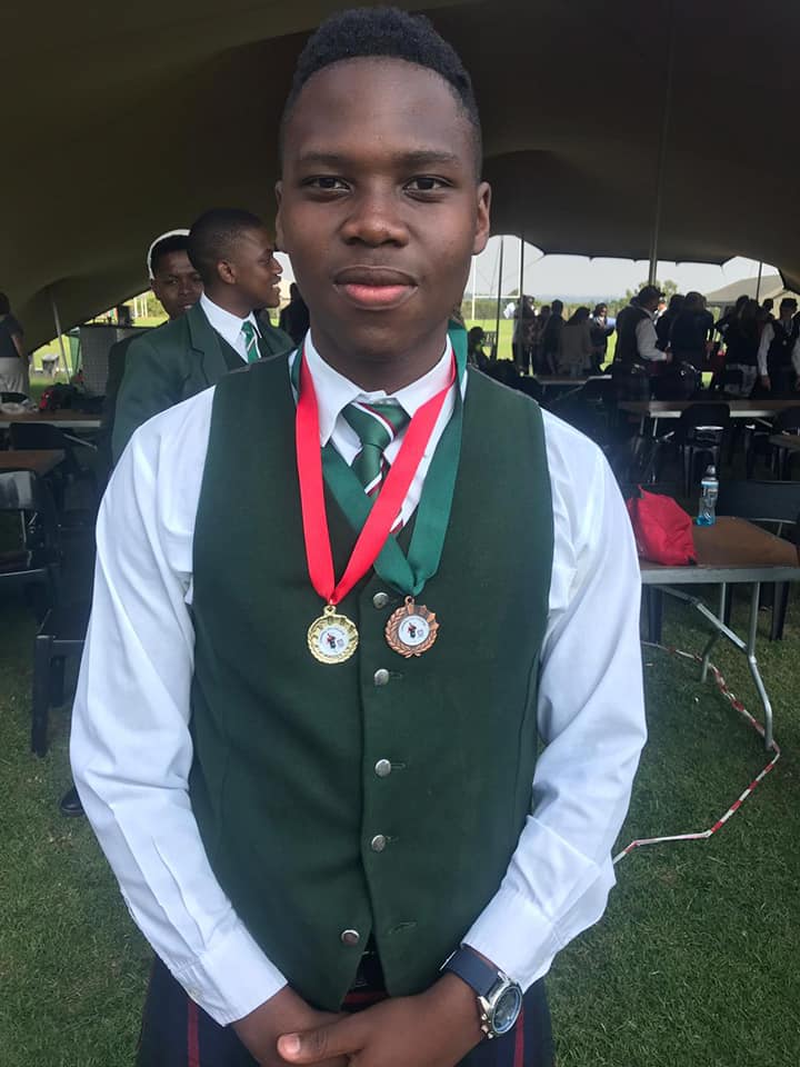 KingEdVIISchool's tweet photo. Well done to our #RedPipeBand on their fantastic results over the weekend with the band coming in 2nd for the Novice Juvenile category & 3rd for the Grade 4 category.
Solo Results:
Thabiso Motaung - 3rd for Junior Piping section
Lesego Kodisang - 1st for Novice Snare Drumming https://t.co/dG4wrDTeC6