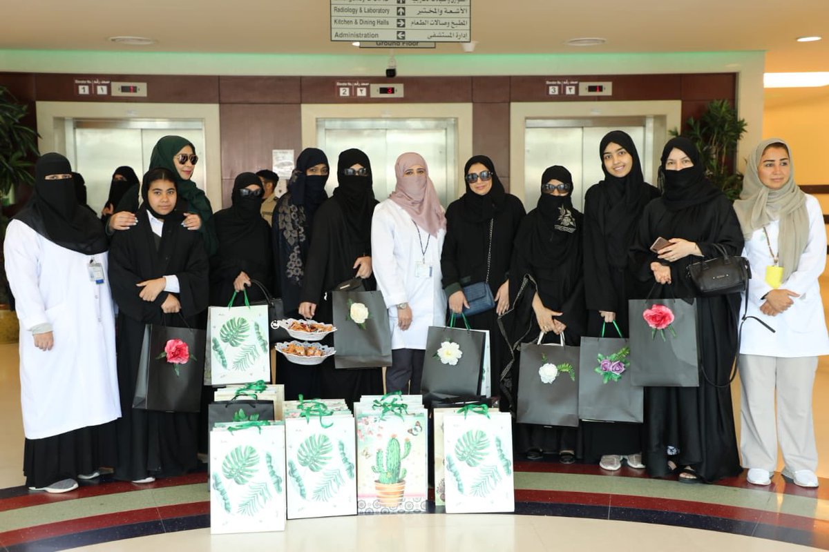 #يحدث__الان 
تفعيلاً للمبادرات الإنسانية والتطوعية #مجمع_الملك_عبدالله_الطبي بجدة يستقبل منسوبات #مركز_حي_ابحر_النسائي لزيارة مرضى التنويم النسائي بهدف تعزيز قيم التواصل والشعور بالمرضى وإدخال البسمة في نفوسهم