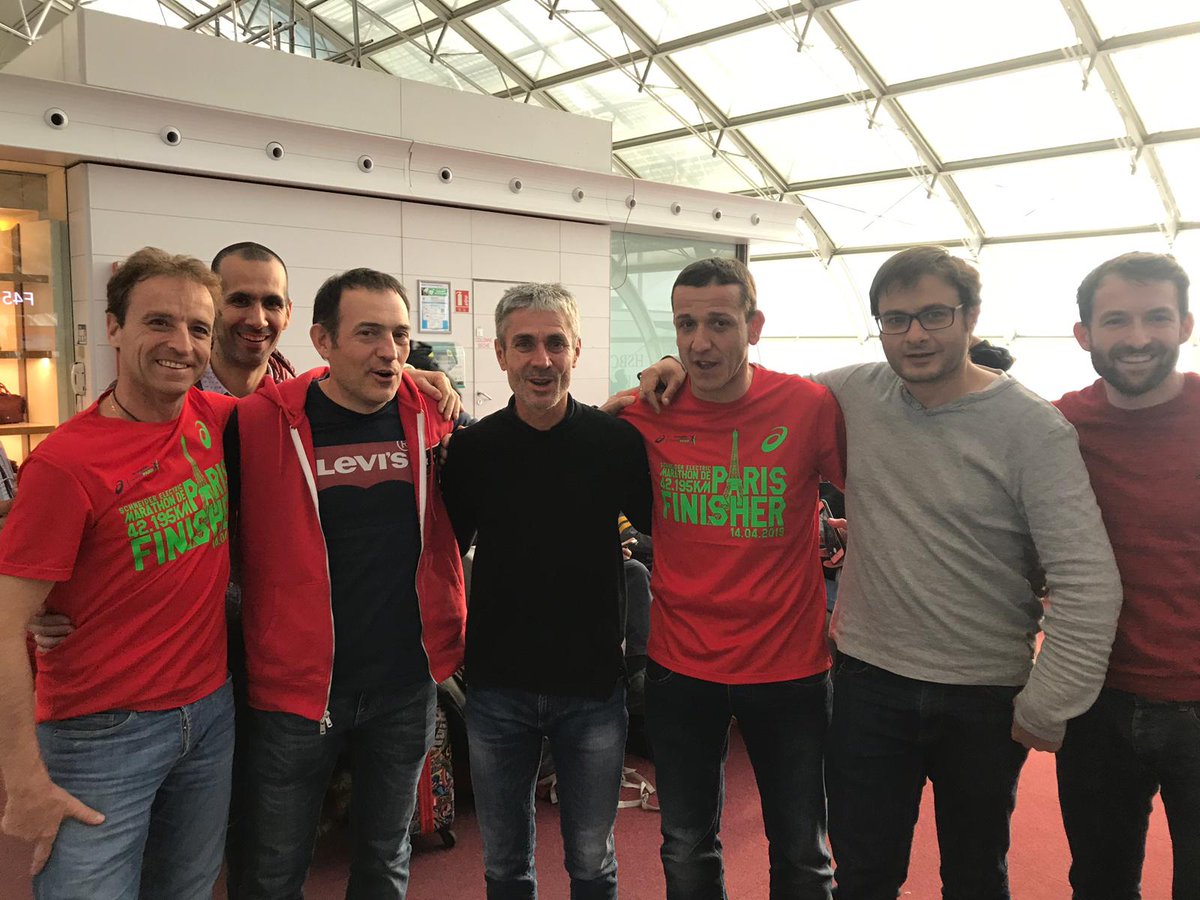 Enhorabuena <a href="/RUNNINGFIZ/">RUNNINGFIZ</a> por ese nuevo record de España y gracias por compartir ese momento con el equipo de #SaltokiRunningXperiences en Paris, como siempre agradable y accesible, de 10!!! #SchneiderElectricParisMarathon2019