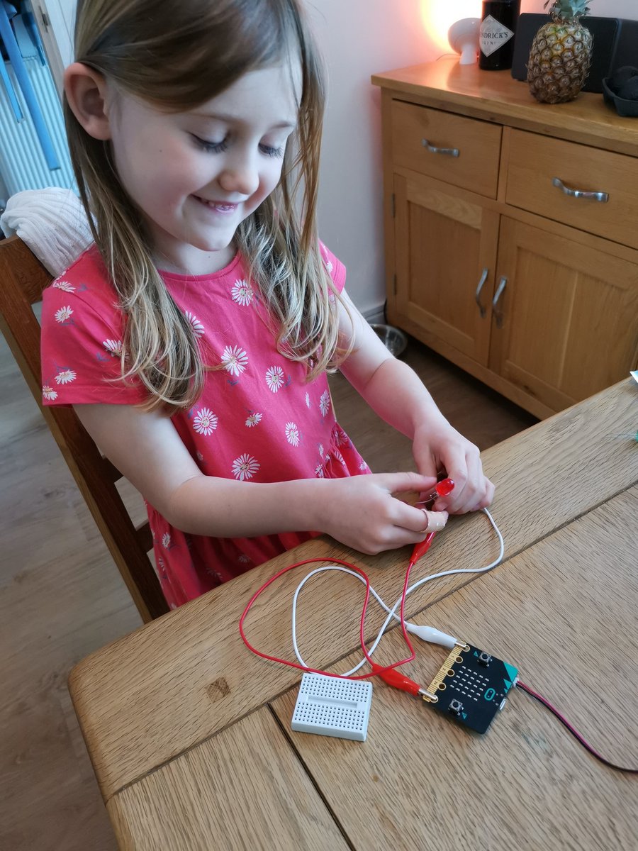 jamieyates's tweet image. Great weekend geeking with our new BBC Micro:bit. Great device for teaching computer science and coding. Lots of interesting projects in the pipeline #geeking #stem #microbit #coding @microbit_edu @MSMakeCode