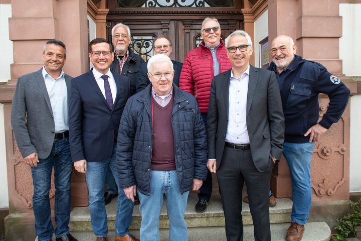 Bergstrasse_tv's tweet image. Die GGEW AG spendet 2.000 Euro an den Stiftungsverein Seeheimer Bachgassfest #ggew #seeheim #strahlemann region-bergstrasse.de/news/die-ggew-…
