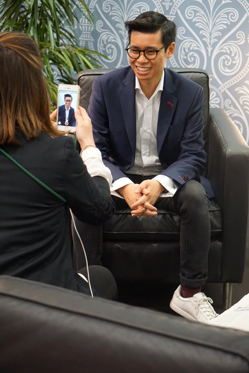 JobCareerMessen's tweet photo. Wir schwelgen immer noch in Erinnerungen! Es waren 5 anstrengende, aber erfolgreiche und erlebnisreiche Tage. Du konntest nicht dabei sein? @sthreecareers hat für Dich ein paar Eindrücke festgehalten. 
Hier geht's zum Beitrag: https://t.co/CBWPSbDP0k

#jobandcareer #hm19 https://t.co/BHginM0k04