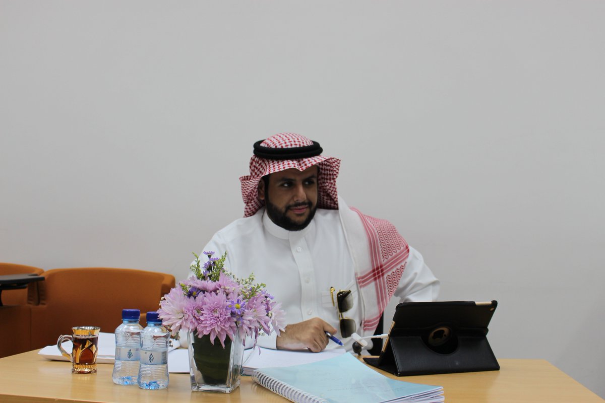 ناقش الطالب : عمر بن عبدالعزيز التميمي يوم الأحد 9 / 8 / 1440 هـ رسالة الماجستير في القانون العام