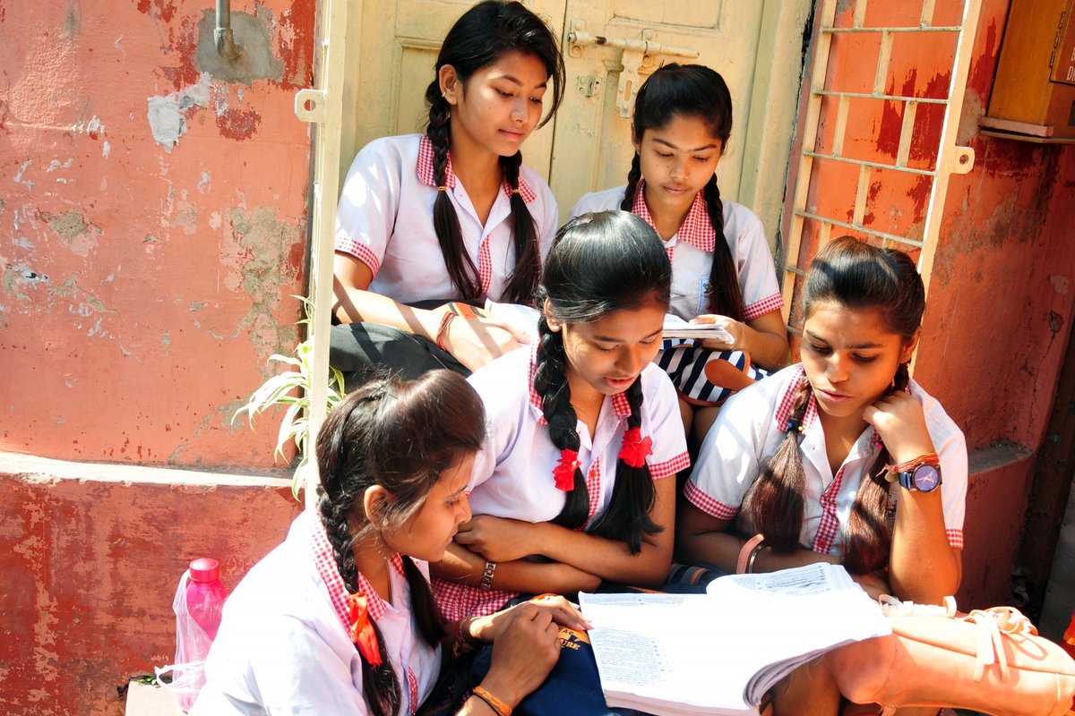 ians_india's tweet image. #BreakingNews: Union cabinet on April 15 approved provision of #reservations in admission for #EconomicallyWeakerSection students in Central Educational Institution.

#SEBC #SCST #CEIs

Photo: IANS