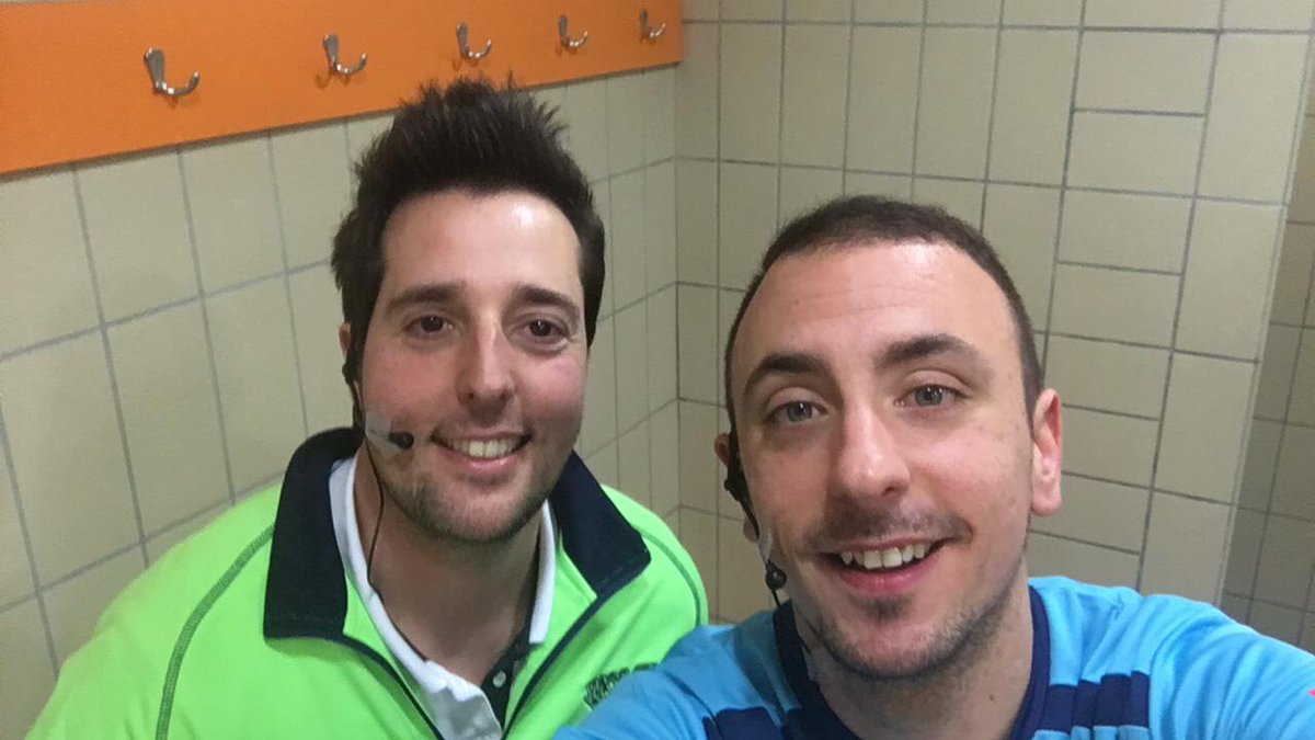 📸 Eder Gómez de Salazar nos envía siempre fotos de sus partidos del fin de semana y cada cual es peor🤦‍♂️ Aquí, con Aitor Ruiz en el <a href="/jarrillerosfs/">Jarrilleros Fs</a> - @LeioaIbaraki.

¿Alguien se ofrece a darle un curso de selfies? 😂