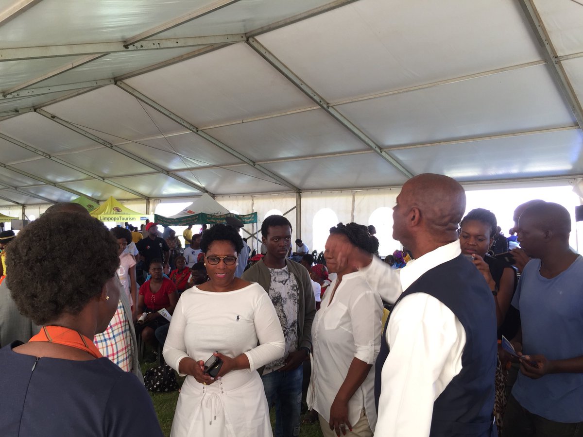 EDAyandaDlodlo's tweet photo. Amongst the government departments and agencies here at the Saselamani Stadium are Home Affairs, SAPS, Limpopo Tourism, Limpopo Connexion (offering free wifi today), GEPF, DPSA, Limpopo Economic Development Agency and many others.
#ServiceDeliveryVisits #BathoPele https://t.co/wCZHXetvth