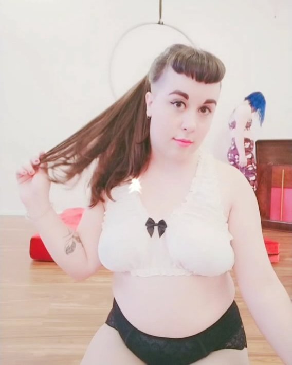 MissMilkyRose's tweet photo. Hey there 😘
.
.
#SkySirens #SirenIncentive #AltModel #BettieBangs #Undercut https://t.co/vQ9TrCA4Py April 15, 2019 at 06:26PM https://t.co/zUDLRUBRxv
