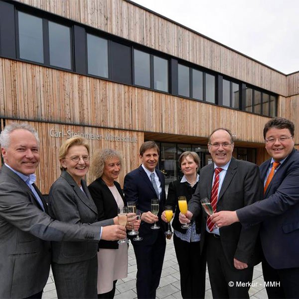 baurconsult's tweet photo. #EINWEIHUNG - CARL-STEINMEIER-MITTELSCHULE #HOHENBRUNN
Offizieller Abschluss für ein gelungenes Projekt: In feierlichem Rahmen ist die Carl-Steinmeier-Mittelschule eingeweiht worden.
#BAURCONSULT #Neubau #Architektur https://t.co/TwSLESWYaL