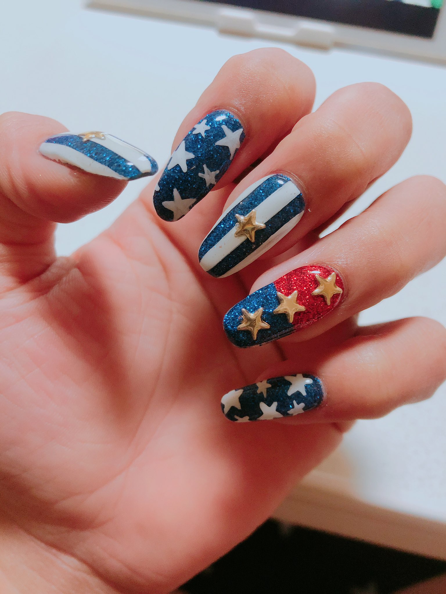 Uzivatel に ゃ ん こ Na Twitteru 4月ｎｅｗネイル ド派手にしちゃったっっ ﾟ 館林市 グラシアス アメリカンネイル 派手ネイル 星柄 T Co Beuh1ncfnh Twitter